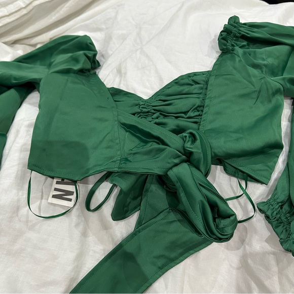 Green satin crop top - Picture 5 of 5